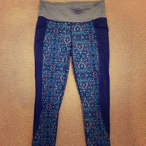 Athleta leggings w stash pockets sz medium